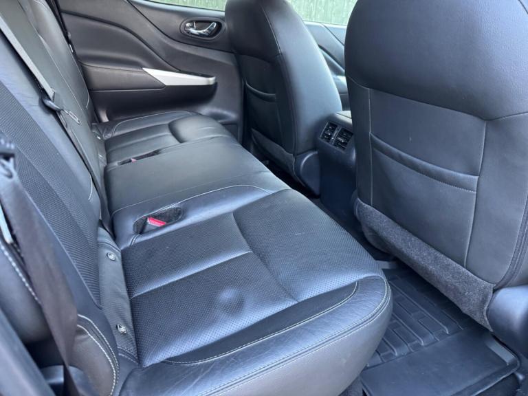  Nissan Navara 2.3 dCi Tekna Auto 4WD Euro 6 4dr Diesel Automatic