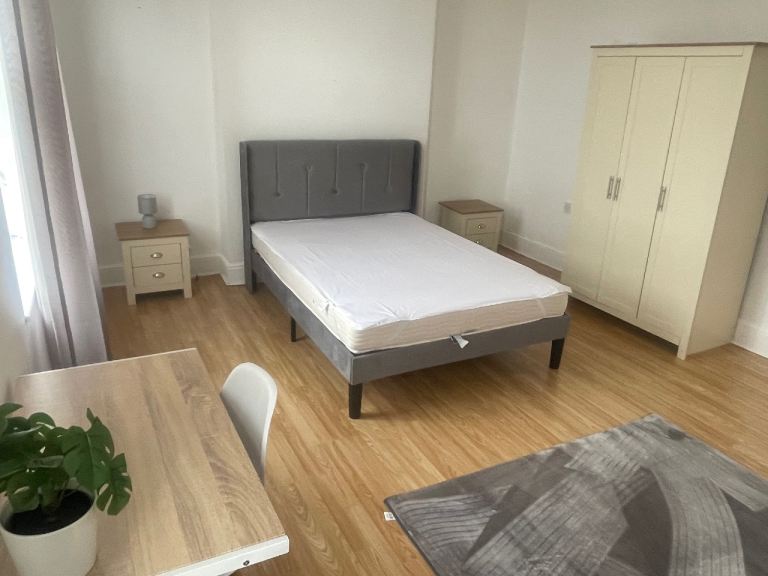 ROOMS FOR RENT 