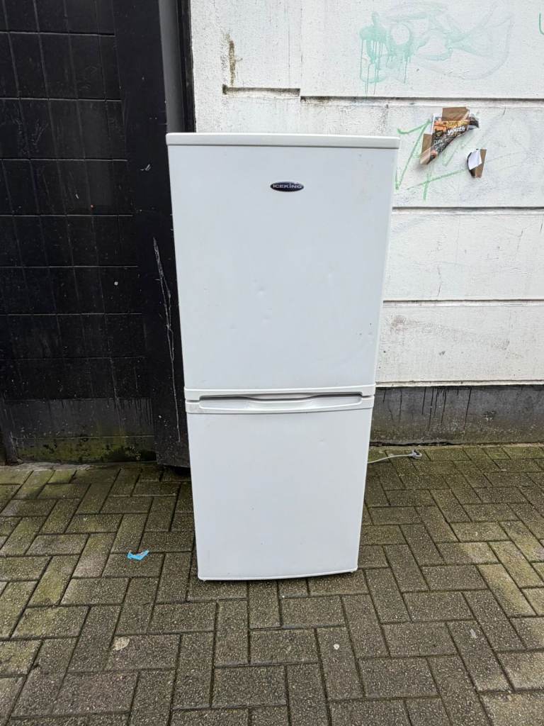 Half And half fridge freezer £125 good condition 