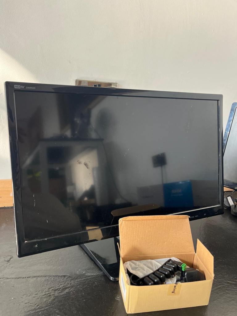 LG 24MN33D-PZ 24-inch Monitor TV Combo - Good Condition