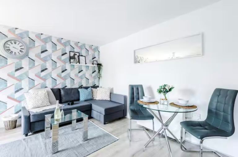 2 bed flat + carpark