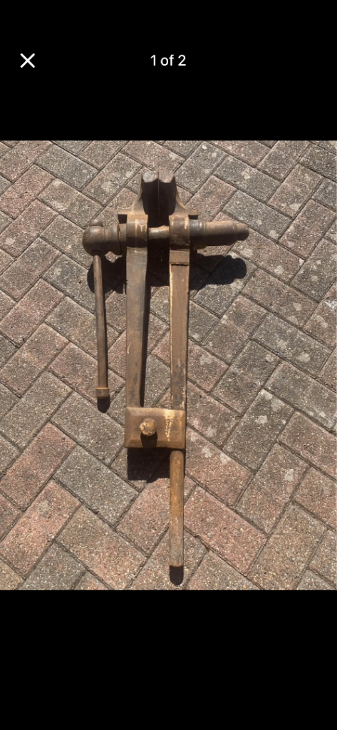 Blacksmith leg vice