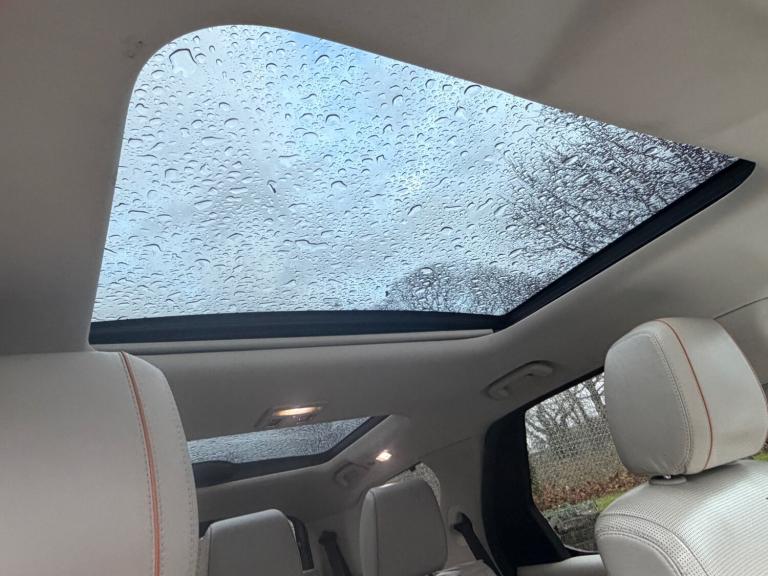 2017 Land Rover Discovery 3.0 TDV6 HSE Automatic 4WD Euro 6 5dr SUV Diesel Automatic