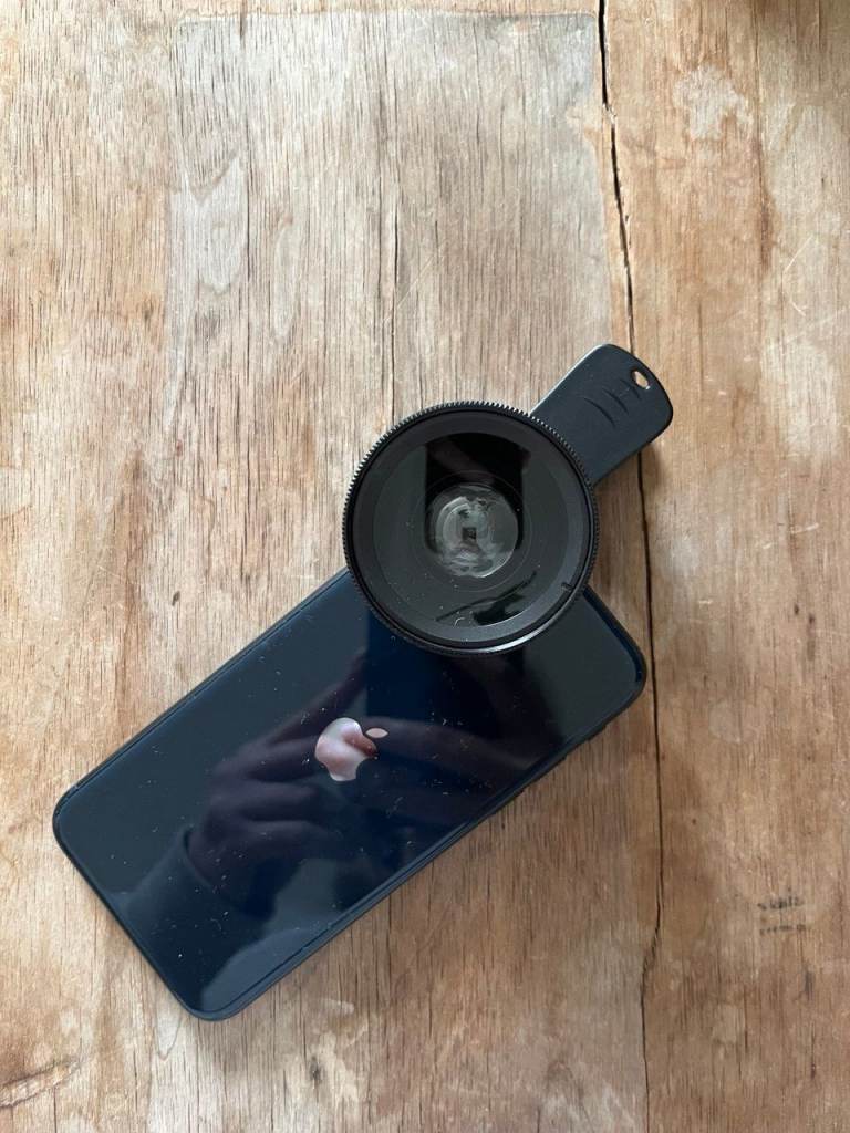 Detachable lens for smartphone