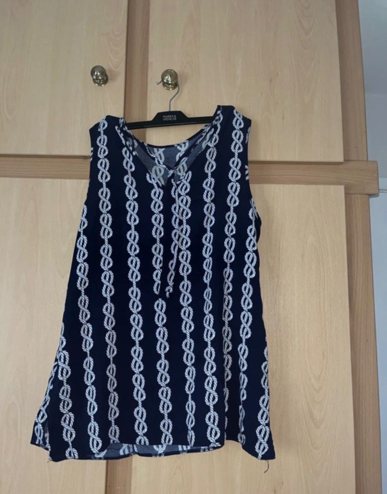 Navy Blue Sleeveless Top with White Rope Pattern – Good Condition