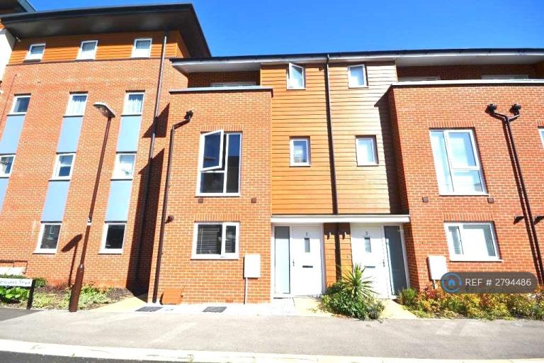 4 bedroom house in Marquess Drive, Bletchley, Milton Keynes, MK2 (4 bed) (#2794486)