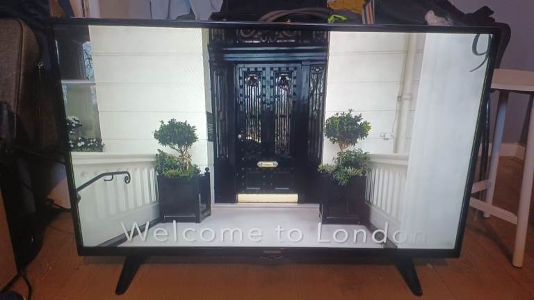 FREE DELIVERY excellent 43 TELEFUNKEN LED full HDTV 1080p freeveiw channels inbuilt 