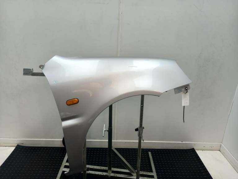Honda Logo Right Front Wing O/S 2000-2001 Silver 3 Door Hatchback