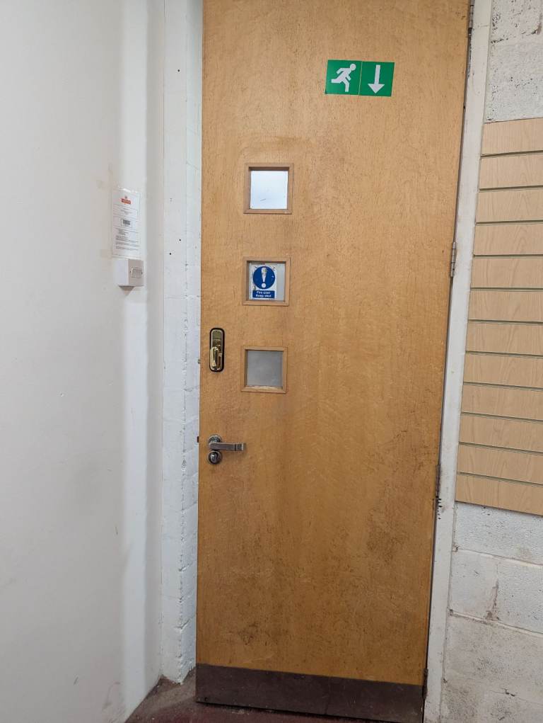 Office to let/Warehouse with Office/Ebay Shop/Amazon Shop/Storage