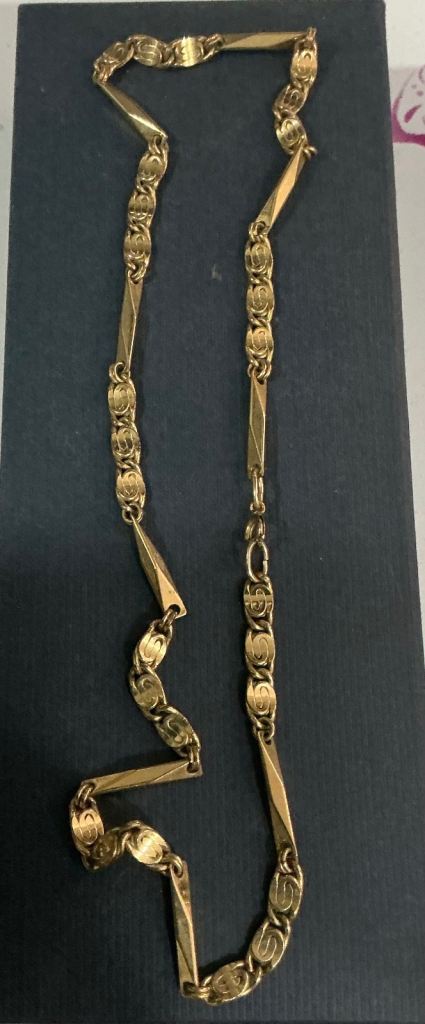 Gold Tone Chain Necklace – Good Condition