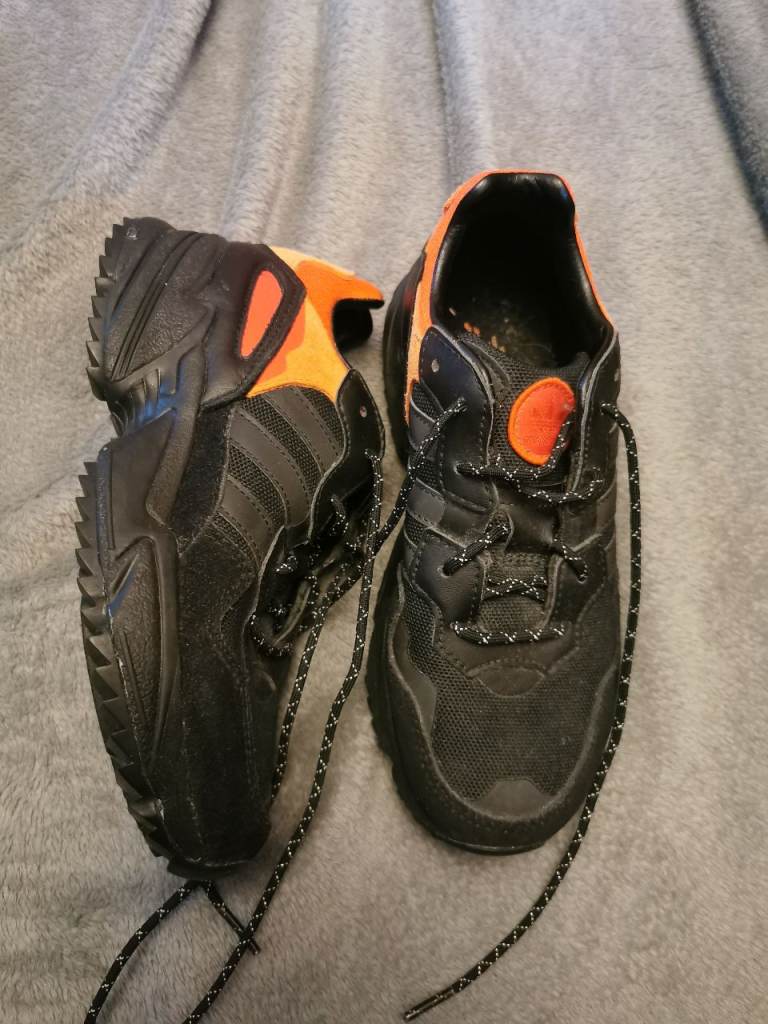 Reduced!! Excellent condition Adidas Yung-96 Trail Mens Running Trainers Sneakers