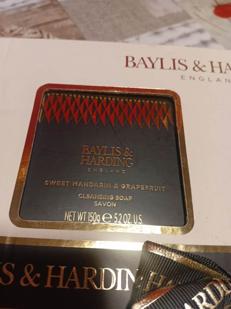 BRAND NEW LARGE BAYLIS & HARDING SET