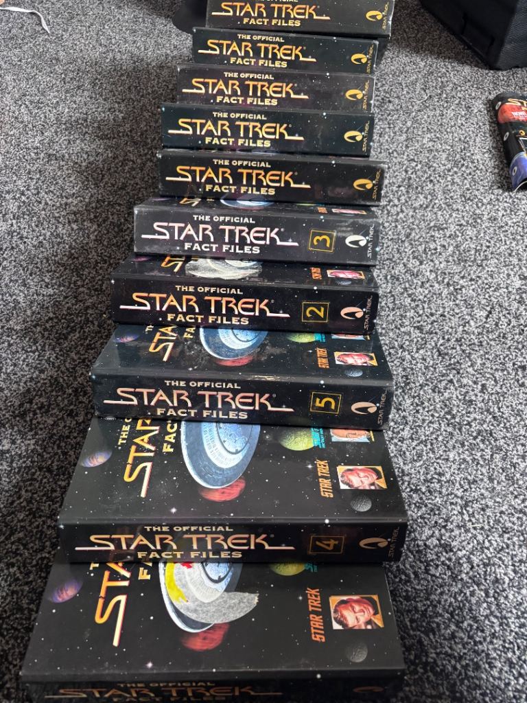 The Official Star Trek Fact Files – 11 Large Binders / Folders – Collection / Job Lot