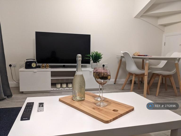 1 bedroom in Coaley Drive, Eagle Farm South, Milton Keynes, MK17 (#2712896)