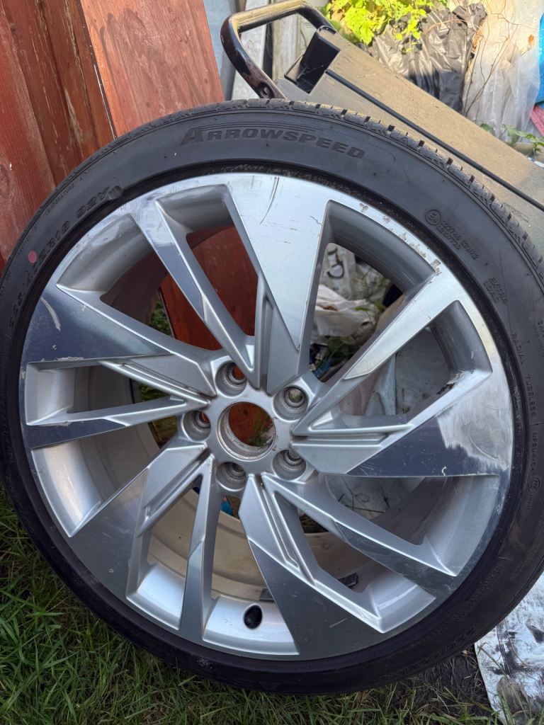 Audi alloy wheel arrow speed tyre  225/40/18