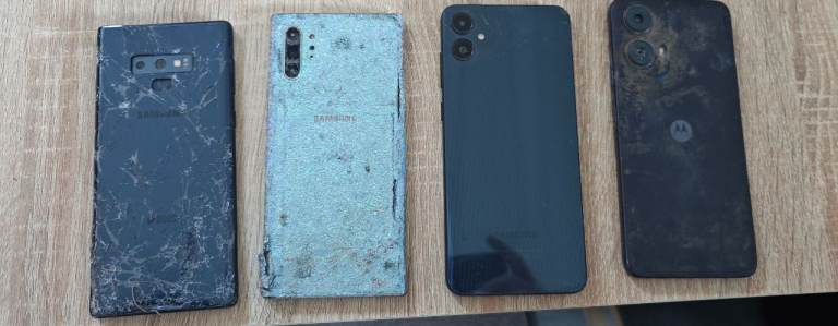 3 samsung phone and motorola