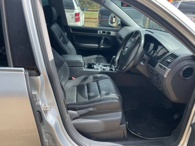 2009 Volkswagen Touareg 2.5 Touareg Altitude TDI E4 AUTO 5dr SUV Diesel Automatic