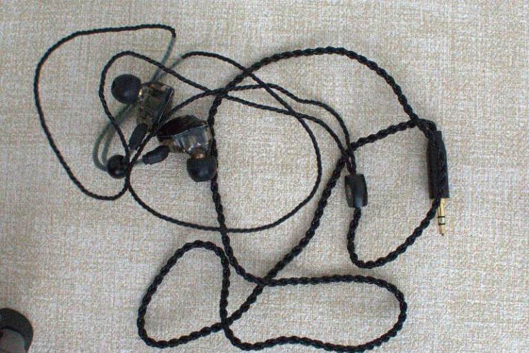 KZ ZS10 Pro In-Ear Monitors (IEMs) – 5 Driver Hybrid, Tested & Working, Upgraded Cable