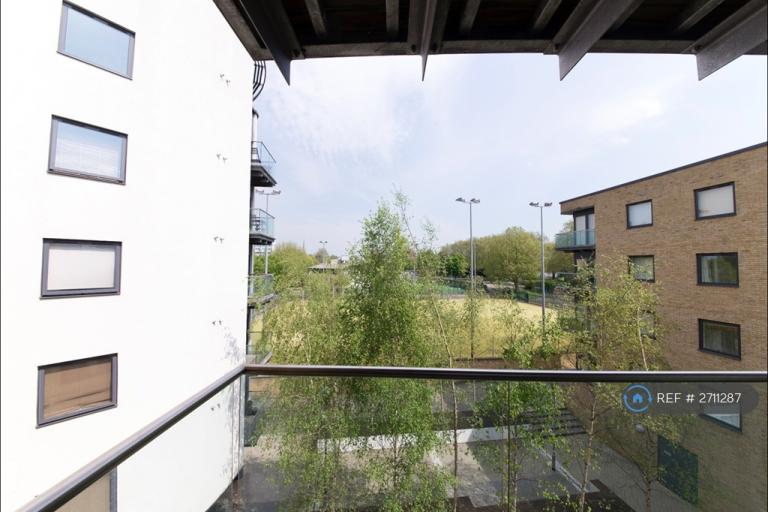 1 bedroom flat in Douglas Path, London, E14 (1 bed) (#2711287)