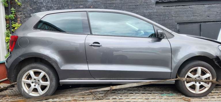 VW POLO BREAKING PARTS SPARES REPAIRS 