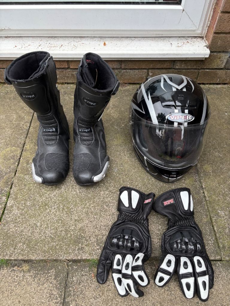 Motorbike boots, gloves & helmet