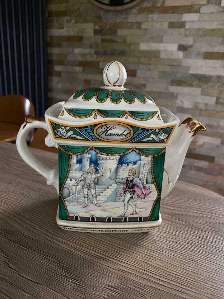 Collectors Item Sadler Teapot Hamlet Design