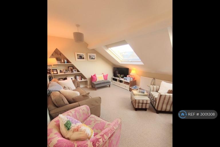 2 bedroom flat in Kenwyn Road, London, SW4 (2 bed) (#3001308)