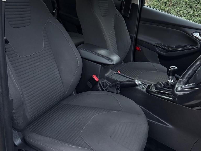 2015 Ford Focus 1.0T EcoBoost Titanium Euro 6 (s/s) 5dr HATCHBACK Petrol Manual