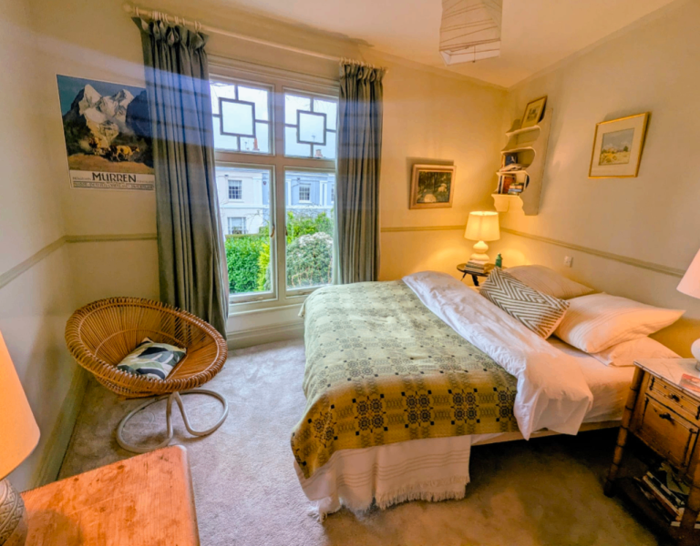 Cozy Double room for raceweek £300pnight!