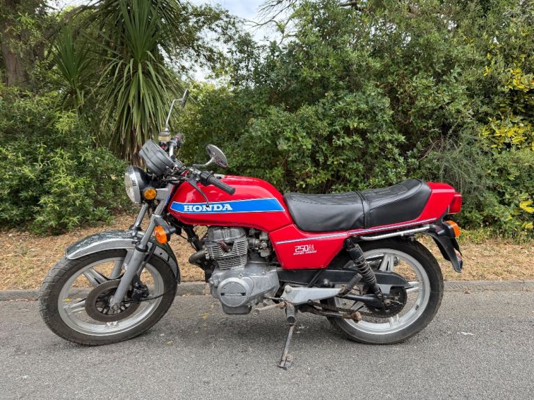 Honda CB250N Super Dream