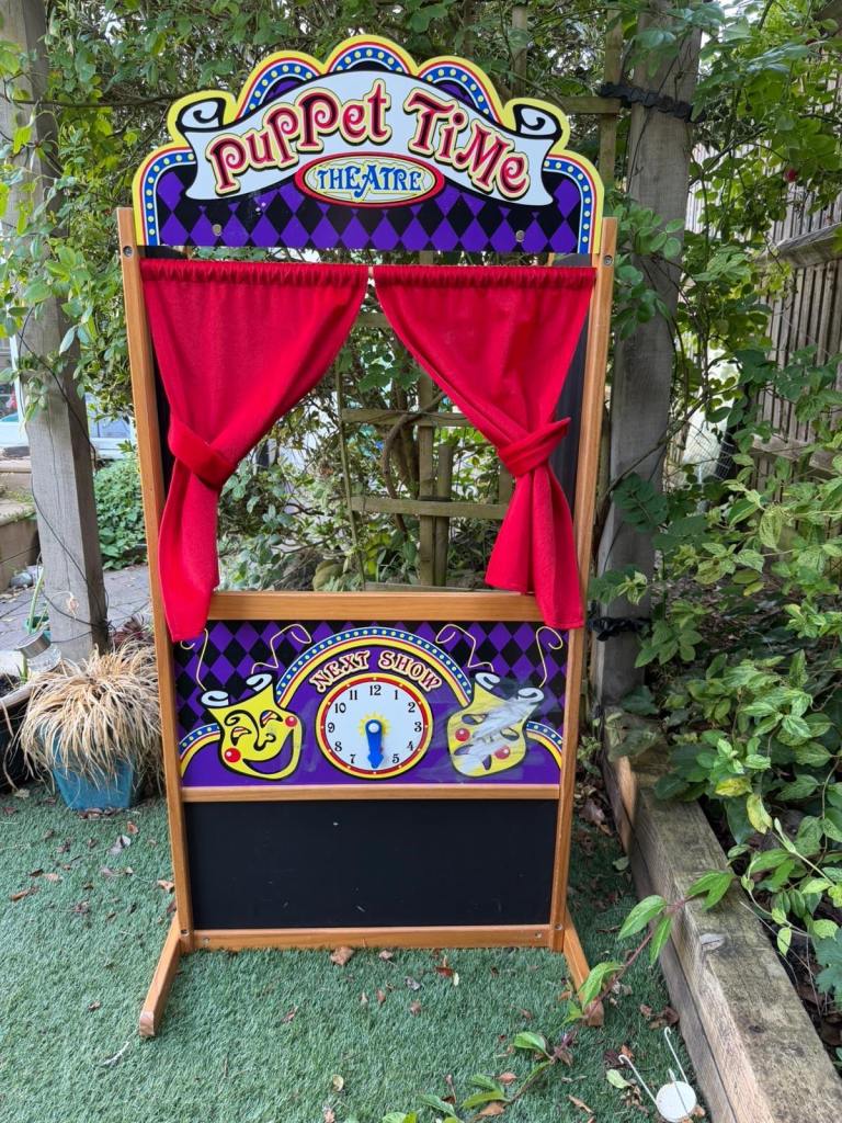 Melissa & Doug Puppet Theatre – Good Condition