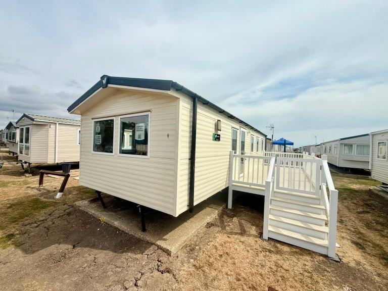 2025 Willerby Midhurst in Clacton-on-Sea   - Lodge / Caravan 