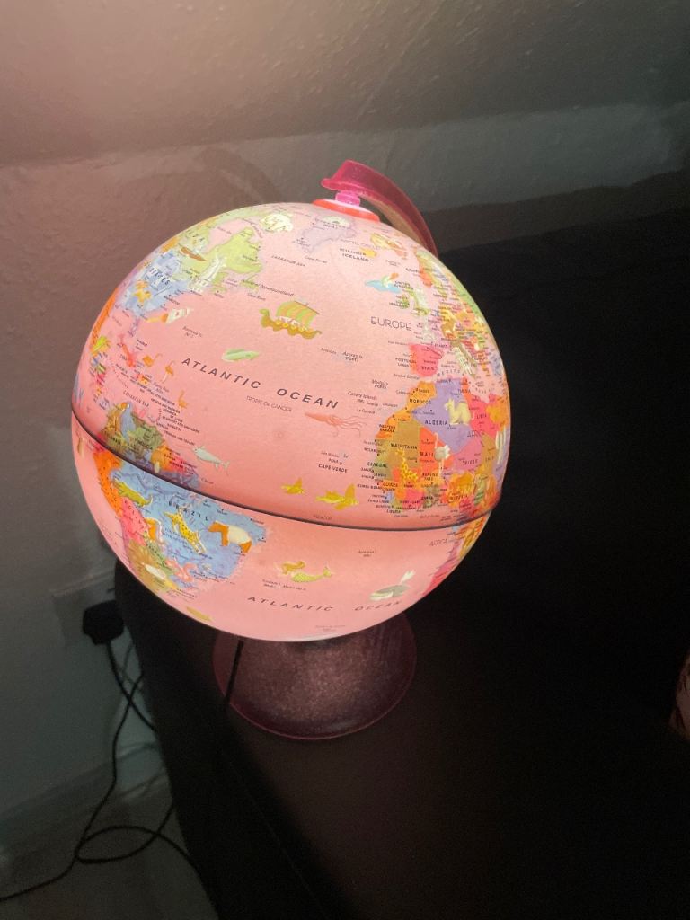 Girls globe lamp 