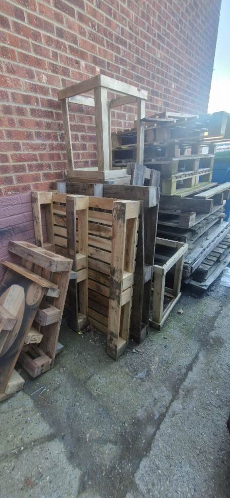 Free pallets wood kindling