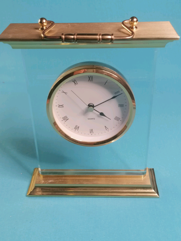 Very nice, 9inch desk clock (working perfect). 