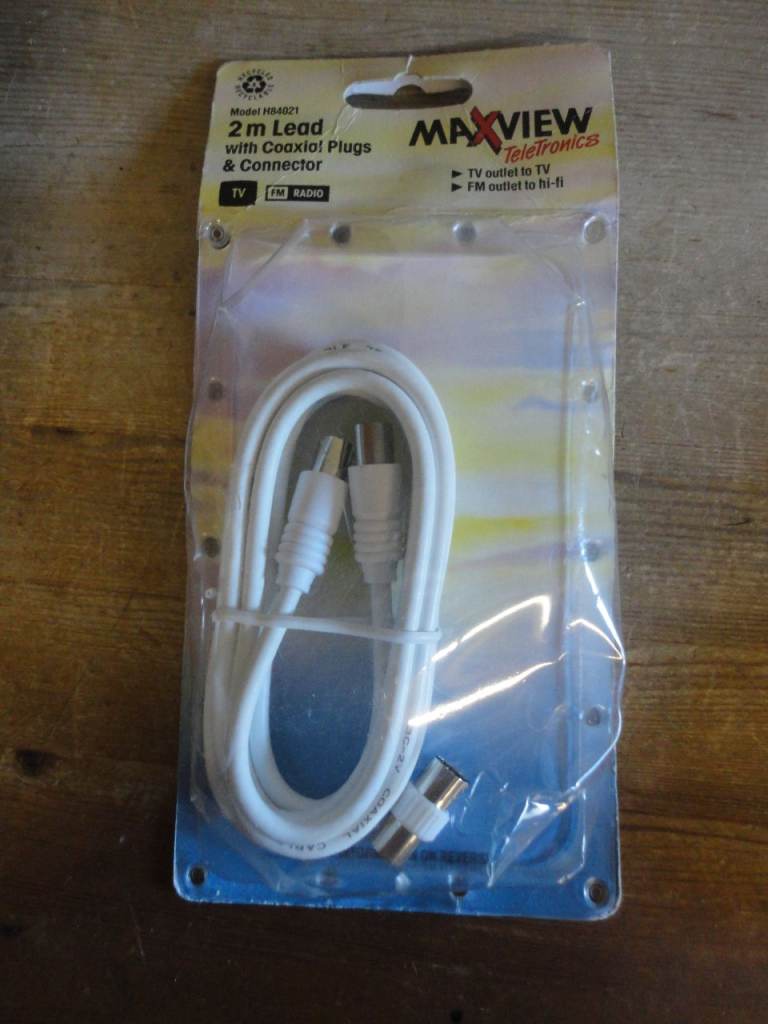 2m Lead with Coaxial Plugs & Connector for TV & FM Radio  - NEVER OPENED