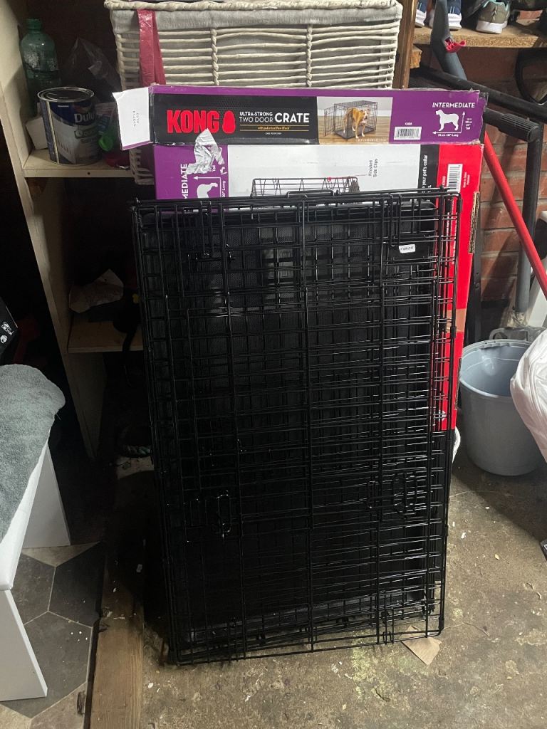 Kong Medium/large dog crate quick sale 