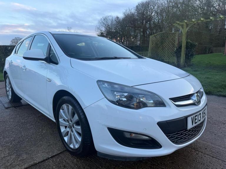 VAUXHALL ASTRA 1.7 CDTi ecoFLEX Tech Line Euro 5 (s/s) 5dr 2013