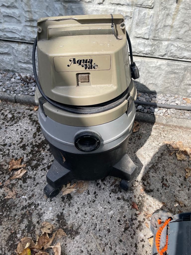Aqua Vac Wet/Dry Vacuum Cleaner - Fair Condition