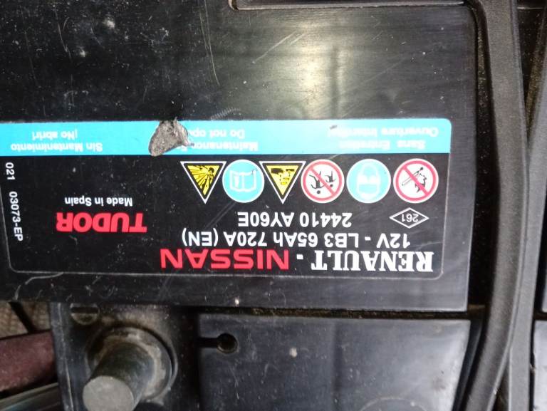 Car battery 11 inch x 7 inch vgc Renault make