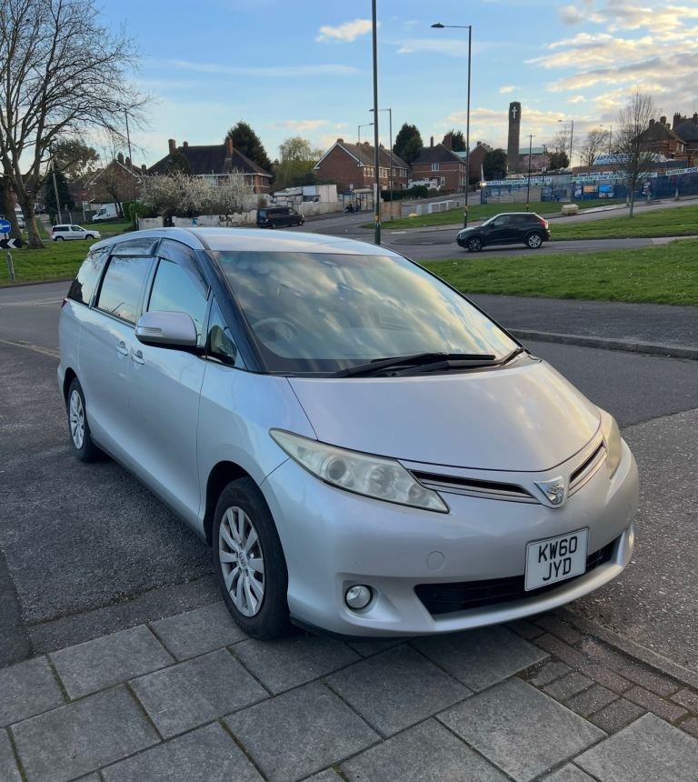 Toyota Estima 8 seater 