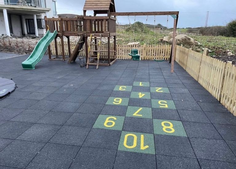 Outdoor playground /padio flooring mats 💥