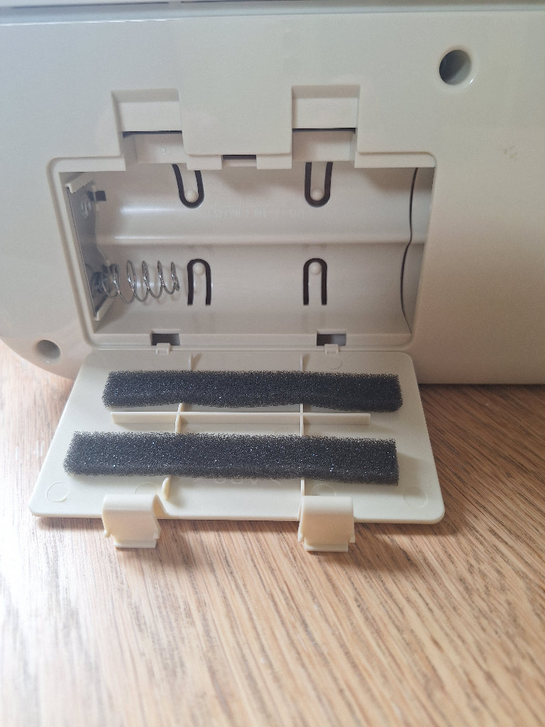 Steepletone 'Brighton' cream coloured Radio