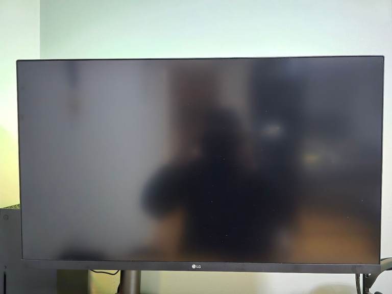 image for LG UltraFine Monitor 32UN88A, 4k, 60Hz HDR 10,HDMI, Displayport, With Stand