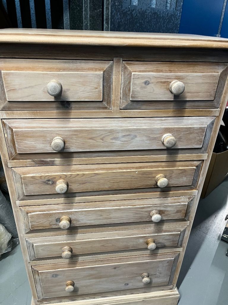 Chest of drawers 