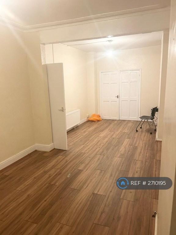 3 bedroom house in Chadwin Road, London, E13 (3 bed) (#2710195)