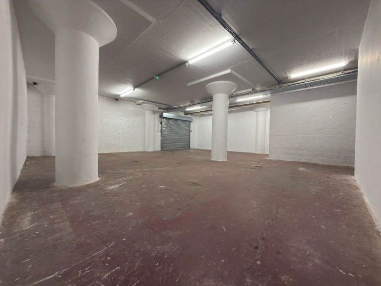 Industrial Warehouse to Rent in Wembley 
