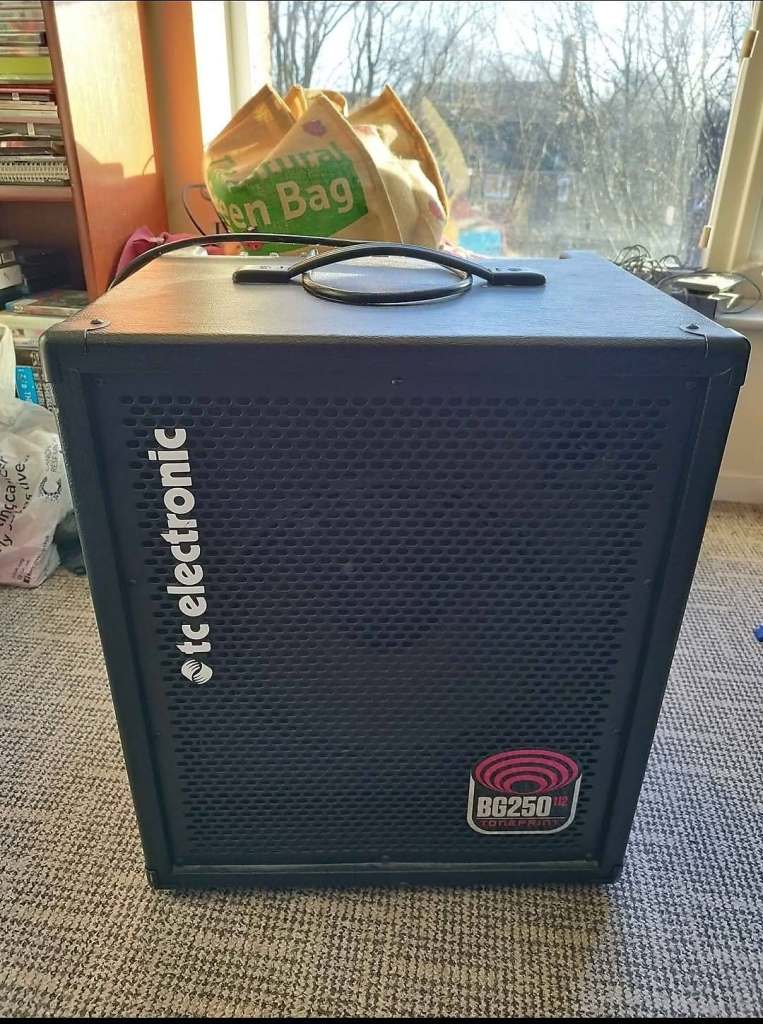 TC Electronic BG250-112 Bass Combo - Black