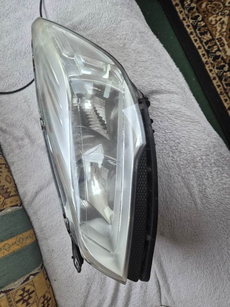 Ford kuga headlight 