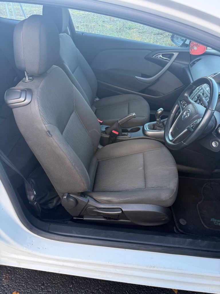 Vauxhall, ASTRA GTC, Hatchback, 2014, Manual, 1364 (cc), 3 doors